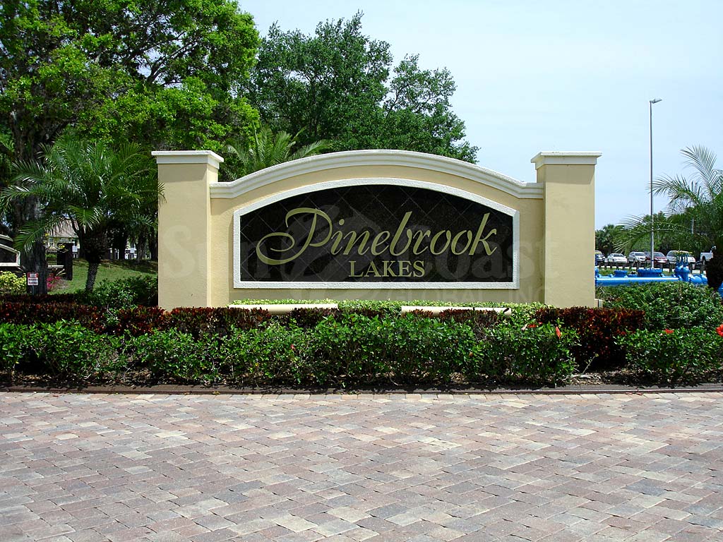 Pinebrook Lakes Signage